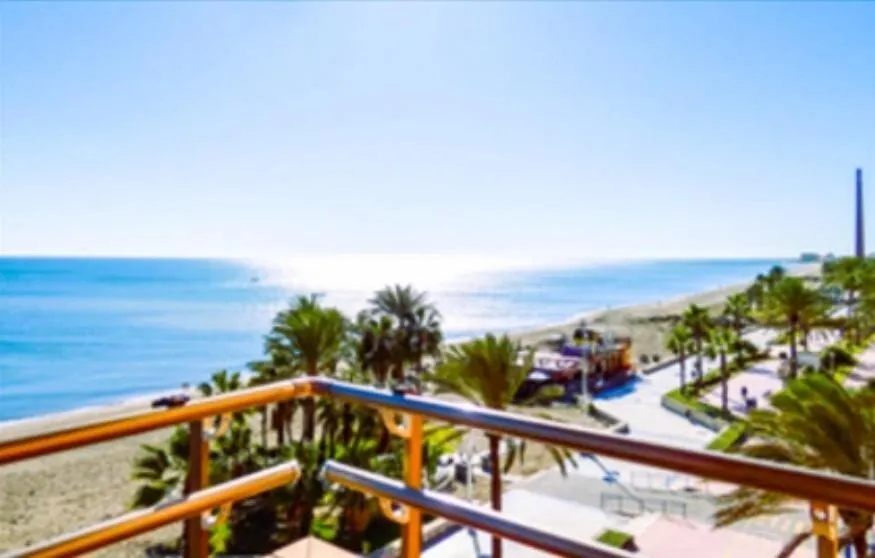 Amplio Apartamento Frente Al Mar Málaga İspanya